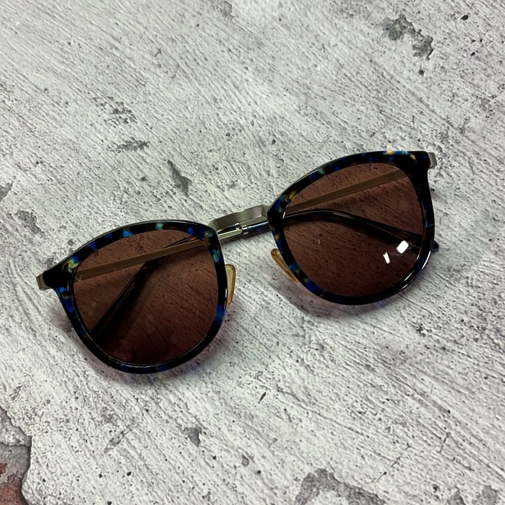 Smoke & Mirrors Shout SM106-B3-6 Retro Blue Tortoise Brushed Silver Sunglasses